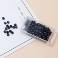 Vista macro di perle di vetro nere lucide da 4mm con contenitore per creazione gioielli DIY - 16# Nero Lucido