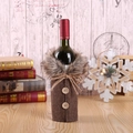 Funda para botella de vino con cuello de piel sintética y botones de madera rústica - Espiga Café