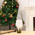Funda para botella de vino de Gnomo Navideño con sombrero de fieltro gris y bordado nieve - Estilo Funda de Botella Gris
