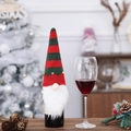 Funda para botella de vino de gnomo navideño a rayas rojas verdes y cascabeles - Estilo de Rayas