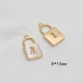 Vista dettagliata di ciondoli a lucchetto placcati oro 8x15mm con madreperla e zirconi - Stile Lucchetto con Buco della Serratura (16# Prezzo Singolo)