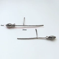 Dettaglio di ciondoli a forma di scopa in metallo argento da 38mm per gioielli DIY - Scopa Magica Canna di Fucile (8#)