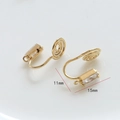 Dettaglio macro del convertitore per orecchini a spirale placcato oro 18k da 11mm e 15mm - 2# Clip con Strass 18k