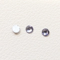 Makro-Detail von facettierten Kristallaugen in Violett und Silber für DIY-Schmuck - 14# Dunkellila