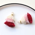 Nahaufnahme dreistufiger Baumwollquasten mit Farbverlauf und Goldringen für Schmuck - Aprikose Rosa Rot (4#)