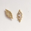 Dettaglio di charms per unghie a cigno con zirconi frontali e struttura posteriore cava - Stile Rombo con Pavé di Strass (86#)
