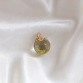 Spherical clear glass pendant with yellow dried flowers and a gold metal cap - Beige