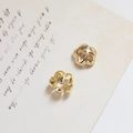 Makroaufnahme der 18k vergoldeten Blüten-Perlenkappen mit feiner Textur für DIY-Schmuck - 18K Gold Fünfblättrige Blume (3#)