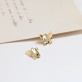 Detailansicht goldener Schmetterlingsanhänger mit poliertem Spiegelglanz für Schmuck - 18K Gold Schmetterlingsanhänger (17#)