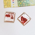 Detail of square gold metal frame pendants with red dried flowers for DIY jewelry making - Red Dried Flower Style (No Hole) (5#)