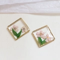 Close-up of square gold framed resin charms with real pink dried flowers and leaves - Pink Five-Petal Flower Style (No Hole) (2#)