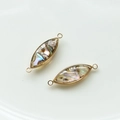Vue macro de breloques en nacre d'abalone avec dorure et doubles boucles de suspension - Marquise Double Boucle Coque Noire