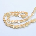 Nahaufnahme natürlicher gelber Kristallperlen für DIY-Schmuck und Halsketten - Ca. 52 Stück Pro Strang