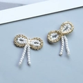 Detailansicht der goldfarbenen Schleife mit Kristallen und Perlenquasten - Pearl Bowknot (3#)