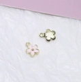 Rosa Emaille Blumenanhänger mit vergoldeter Rückseite für DIY Schmuckherstellung - Hellrosa Kleine Blume