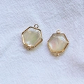 Pendentif hexagonal en nacre d'abalone dorée pour la création de bijoux DIY - Hexagone Double Boucle Coque Blanche