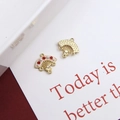 Détail macro d'un pendentif en émail en forme d'éventail avec perles et cristaux - Style Éventail Pliant Émail Rose (6# Prix Individuel)