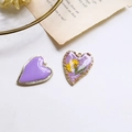 Dettagli di ciondoli a cuore con smalto viola, foglia d'oro e fiori secchi per gioielli - 2# Cuore Viola Fiore Giallo