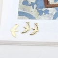Detailansicht bunter Emaille-Vogelanhänger mit goldenen Metallkanten für DIY-Schmuck - 14# Schwarzer Kranich