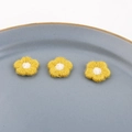 Macro-opname van drie gele geborduurde bloemen voor DIY-sieraden en haaraccessoires - 7# Gembergeel
