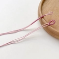 Detail von rosa handgefertigten Flechtschnüren für DIY-Schmuckanhänger und Zubehör - Hellrosa