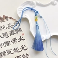 Détail du gland en soie bleu clair avec perles colorées pour décor chinois artisanal - Bleu Ciel