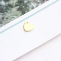 Détail d'un pendentif en forme de cœur plaqué or avec une finition miroir polie - Style Cœur Miroir (10#)