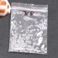 Detailansicht der 3,0mm transparenten Silikon-Abstandshalter für DIY-Perlenschmuck-Schutz - 3,0 mm Außendurchmesser (100 Stück/Packung) / Transparent