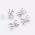 Set da 4 ciondoli a stella a 6 punte placcati oro 14K argento con zirconi micro-pave - Cappuccio Distanziatore a Sei Artigli / Placcato Argento (Conservazione del Colore)