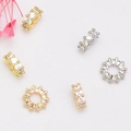 Primer plano de cuentas espaciadoras de oro de 14K con micro circonitas para joyería DIY - Oro de 14k Color Preservado / Diseño No.4