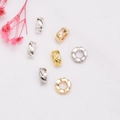 Detalle macro de cuentas espaciadoras bañadas en oro 14K con textura de cuerda y circonita - Oro de 14k Color Preservado / Diseño No.1