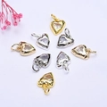 Makroaufnahme von 14K Gold- und Silber-Herzanhängern mit Zirkonia für DIY-Schmuck - 14k Gold Farbbeständig / Weißer Zirkonia