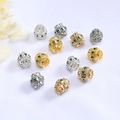 Vue macro de perles cylindriques en or 14K avec cristaux verts pour la bijouterie - Or 18k (8mm) / Vert (Zircon)