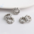 Detailweergave van vijf verzilverde holle afstandsparels met zirkonia voor DIY-sieraden - Gerhodineerd