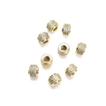 Makro-Detail von 14k vergoldeten rechteckigen Perlen mit Zirkonia und Perlenrand - 6.5x9mm Rechteck-Zirkonia / 14K-Gold