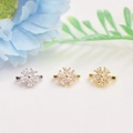 Details von blumenförmigen Anhängern mit Zirkonia in Silber- und Goldoberflächen - Stil 10 Wassertropfen Blume