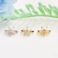 Drei Schneeflocken-Anhänger in Silber, Roségold und Gold mit funkelnden Zirkonia-Steinen - Stil 11 Mikro Schneeflocke