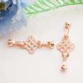 Macro-opname van 14K roségouden magnetische sluiting met zirkonia vlinder voor sieraden - Chinese Knoop Stijl / Roségoud