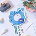 Collier pour animaux tricoté à la main bleu ciel avec dentelle blanche et fleur bleue - S / Bleu Élégant