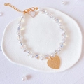 Detalle del collar de perlas para mascotas con cuentas de corazón y dije dorado - XS / Collar de perlas de corazón
