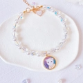 Detalle del collar de perlas para mascotas hecho a mano con cuentas corazón y colgante gato - XS / Collar Colgante Gato Blanco