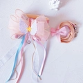 Detail eines rosa Katzengeschirrs mit Netzschleife, Engelsflügeln und karierter Leine - Klein (1,5-3,5 kg) / Engelsflügel Rosa Geschirr