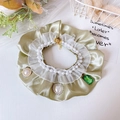 Détail du collier pour chat vert clair avec dentelle, perles et pendentifs gemmes - XS / Vert Baroque