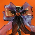 Halloween Haustiergeschirr mit lila Netz mit Kürbisanhänger und Fledermausflügel - Groß (3.5-8kg) / Lila Schleife Brustgeschirr