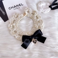 Cremefarbenes Häkelhalsband für Haustiere mit schwarzer Satinschleife und Herzanhänger - L Größe 30-33cm / Schwarze Schleife Halsband