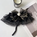Eleganter schwarzer Haustierkragen mit Spitzenschleife, Goldrand und Herzperle - S / Schwarz