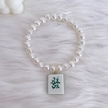 Perlen-Halsband für Haustiere mit grünem Mahjong-Anhänger auf weißem Plüschstoff - XS / Glücksstil