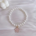Collar de perlas para mascotas con colgante de flor rosa sobre fondo de satén blanco - XS / Flor Rosa Fresca