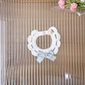 Collare in maglia bianca per animali con fiocco a quadri verdi e bottone in legno - XS / Fiocco Verde