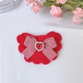 Bavaglino rosso all'uncinetto per animali con fiocco a quadretti e strass a cuore - Taglia Unica / Rosso